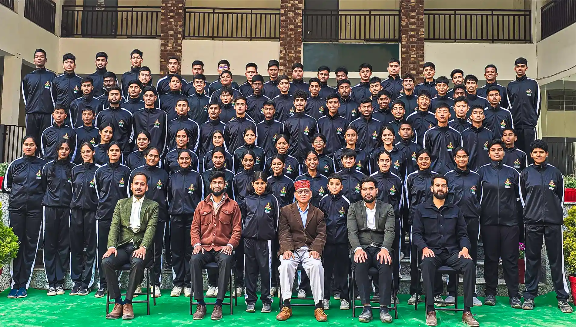 Home 1 Best NDA coaching in Dehradun - Group photo all students